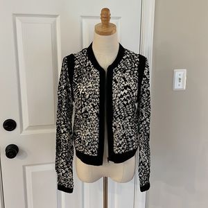 Black and white lightweight jacket
